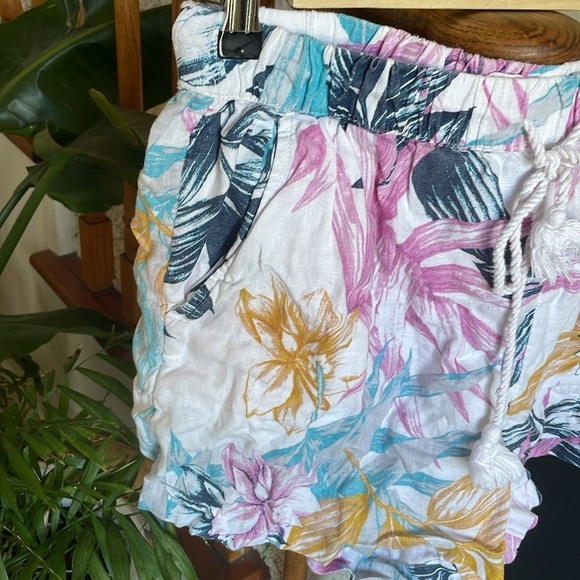 C&C California Bohp Tropical Print Drawstring Linen Shorts - Picture 2 of 7